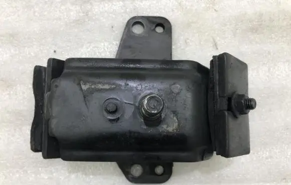 Nissan Navara D22 Engine mount vacuum valve 
