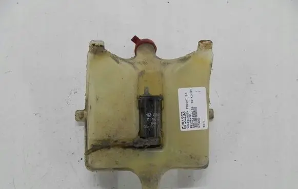 Volkswagen PASSAT Windshield washer fluid reservoir/tank 