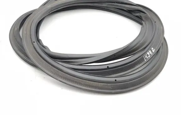 Opel Frontera Trunk rubber seal (body) 9852825180