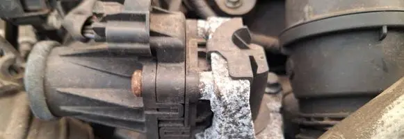 Nissan Juke I F15 EGR valve