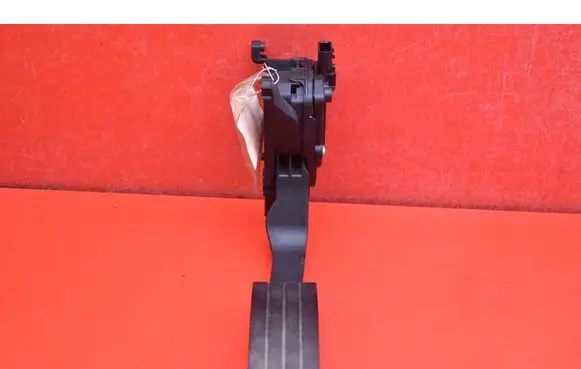 Dacia Duster Accelerator throttle pedal 180026342R