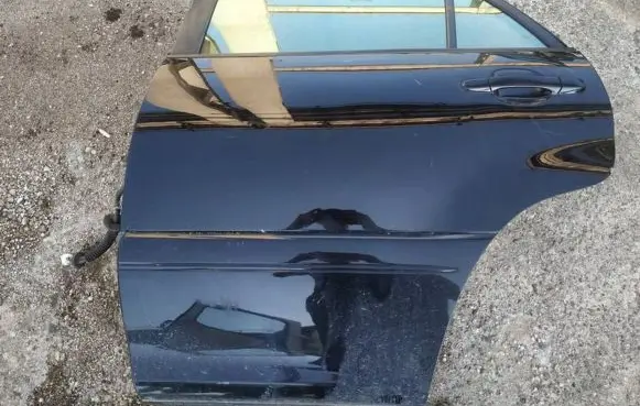 Lexus RX 300 Rear door juodos