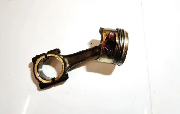 Citroen Xsara Piston with connecting rod