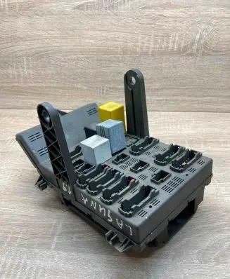 Renault Laguna I Fuse module 7700821586