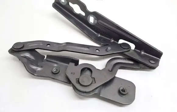 Engine bonnet/hood hinges
