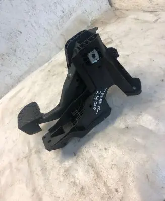 Volkswagen Tiguan Brake pedal 5q1723058bp