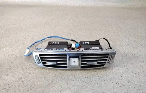 Mercedes-Benz CLS C218 X218 Dash center air vent grill A2188300754
