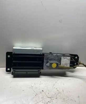 Volvo S70 V70 V70 XC CD/DVD changer 94728191 020073 W8069034B
