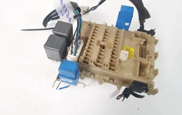 Nissan Primera Fuse box set 24350av700 0325021