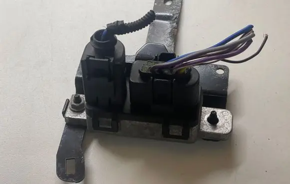 Glow plug pre-heat relay