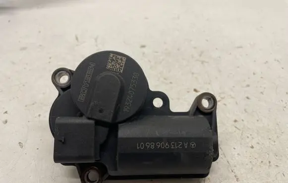 Mercedes-Benz E W213 Intake manifold valve actuator/motor A2139068601