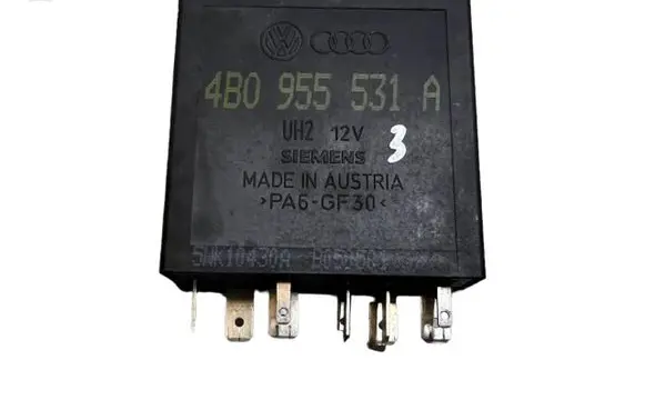 Skoda Octavia Mk2 (1Z) Window wiper relay 4B0955531A 5WK10430A B050501
