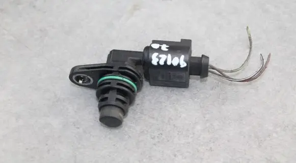 Volkswagen PASSAT CC Camshaft position sensor 030907601E