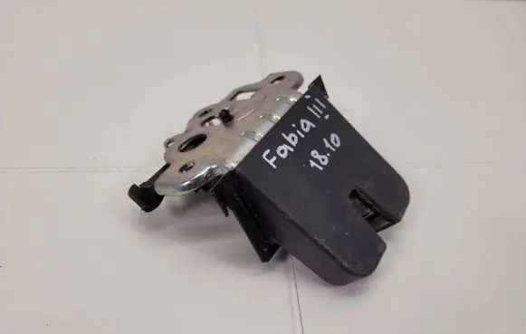 Skoda Fabia Mk3 (NJ) Tailgate/trunk/boot lock/catch/latch 8R0.827.505