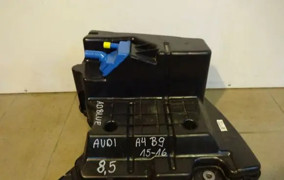 Audi A4 S4 B9 AdBlue liquid reservoir 