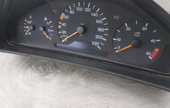 Mercedes-Benz E W210 Speedometer (instrument cluster) 2105401248 110008827006