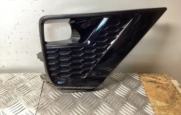 Toyota Land Cruiser (J150) Front fog light trim/grill 52030WQ010