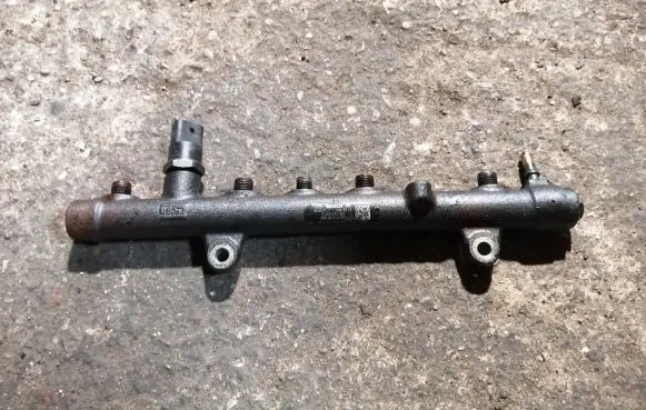 Renault Trafic II (X83) Fuel main line pipe 0445214065 8200330912