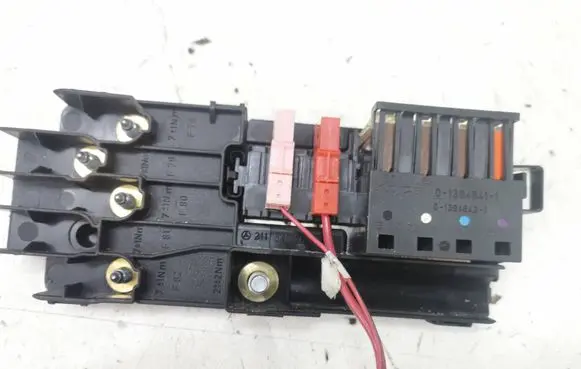 Mercedes-Benz ML W164 Fuse box set 013948411 0031