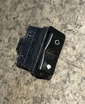 BMW 5 E39 Electric window control switch 8368974
