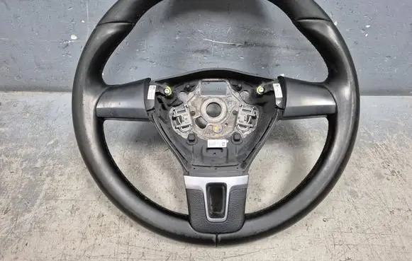 Volkswagen PASSAT B7 Steering wheel 