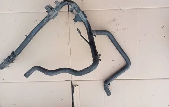 Volkswagen Transporter - Caravelle T4 Engine coolant pipe/hose 074121065AE
