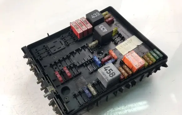 Volkswagen Golf V Fuse box set 1K0937125