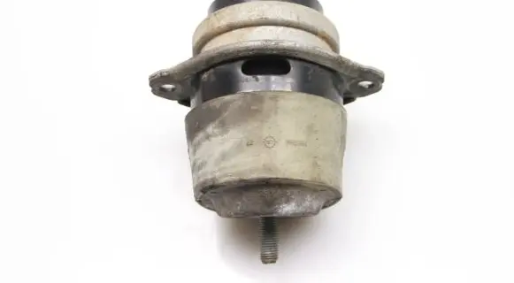 Volkswagen Touareg I Engine mount bracket 7L6199131C