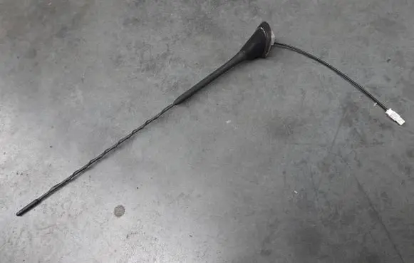 Volkswagen New Beetle Radio antenna