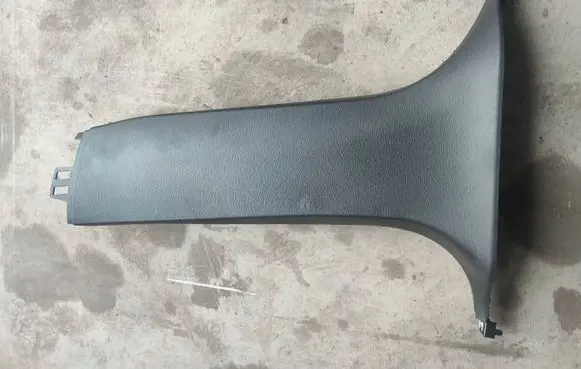 BMW X6M F86 (B) pillar trim (bottom) 7385627