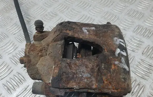 Volkswagen Golf IV Front brake caliper
