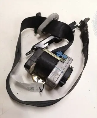 Volkswagen Golf IV Front seatbelt