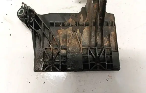 Battery bracket