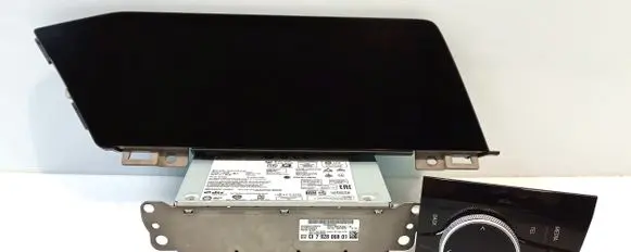 Head unit multimedia control