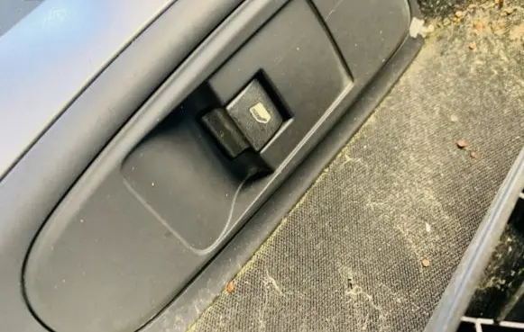 Citroen C4 I Picasso Electric window control switch 96639377zd