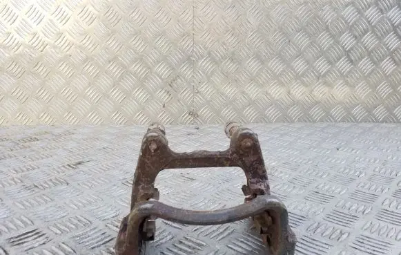 Volkswagen PASSAT B6 Brake caliper pad carrier rear 