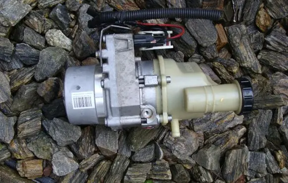 Dacia Sandero II Power steering pump