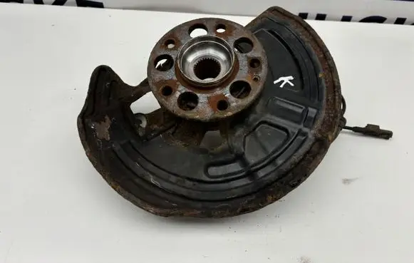 Mercedes-Benz GLA W156 Front wheel hub A2464210720