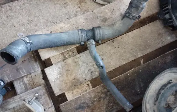 Nissan Pathfinder R51 Air intake hose/pipe