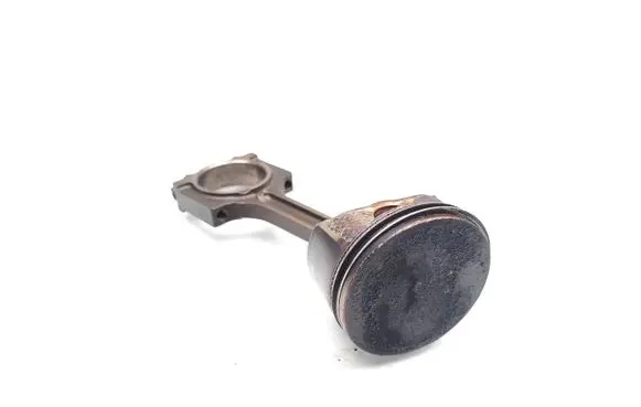 Ford Focus Piston with connecting rod AODA