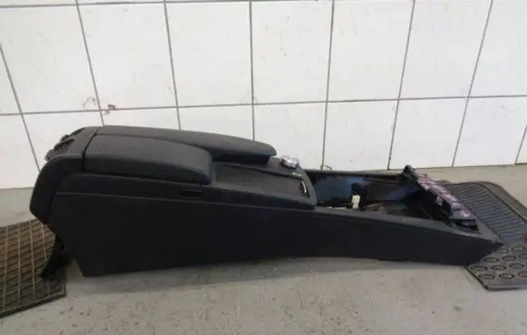 Mercedes-Benz C W204 Center console A2045401307