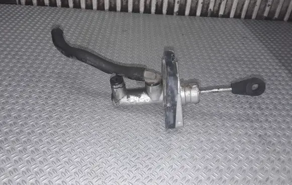 Hyundai Tucson JM Clutch master cylinder