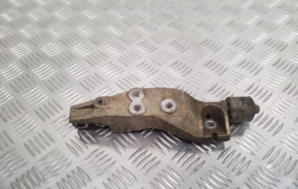 Infiniti FX Engine mounting bracket
