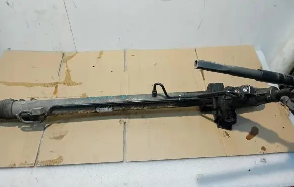 Opel Vivaro Steering rack 6900000962