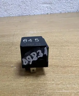 Volkswagen PASSAT B3 Other relay 4H0951253A D9831