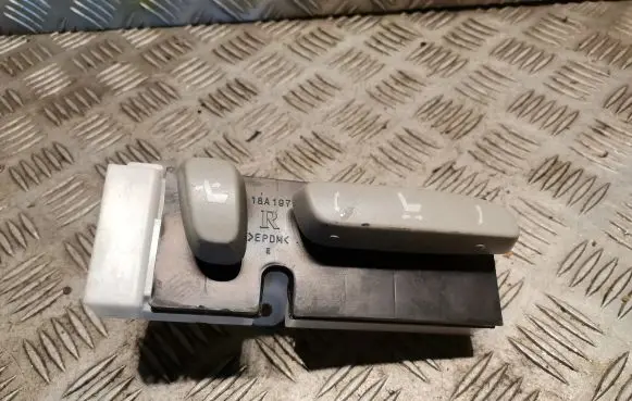 Lexus IS 220D-250-350 Seat control switch 8407053030