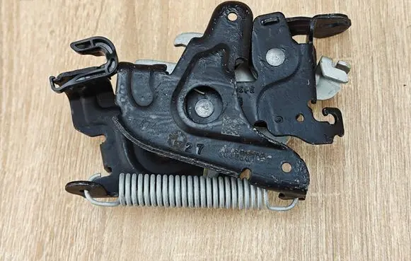 BMW 5 G30 G31 G38 Engine bonnet/hood lock/catch 7347409