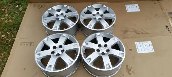 Toyota Avensis Verso R16 alloy rim 