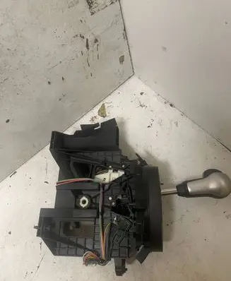 Nissan Juke I F15 Gear shifter/selector