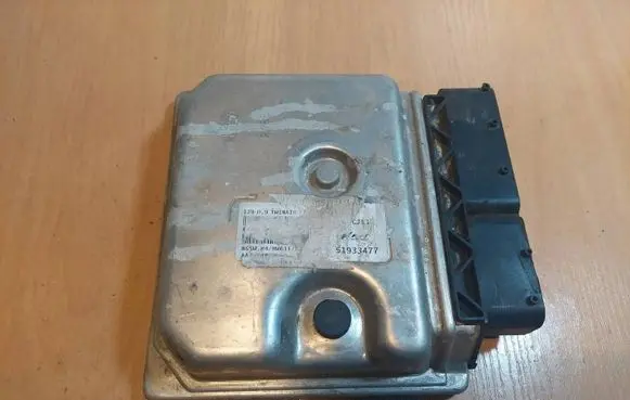 Fiat Panda III Engine control unit/module ECU 51933477 8GSW.H4 HW611